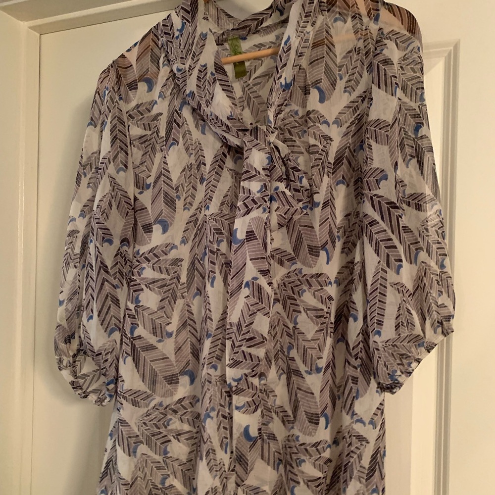 Francesca’s Feather Print Blouse Size M